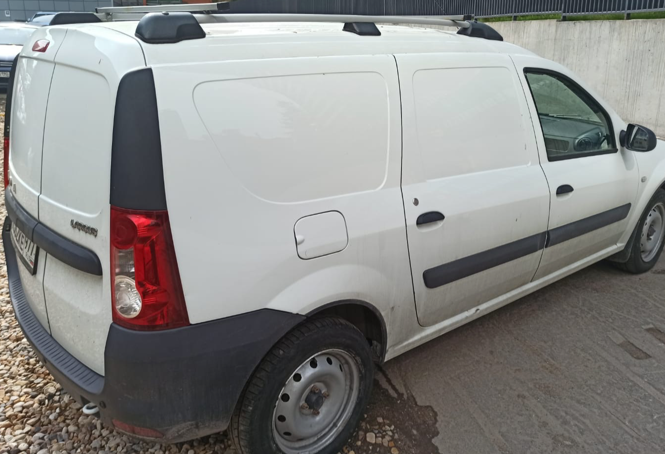 Аренда lada largus-furgon эконом класса 2021 года в городе Москва Авиамоторная от 1990 руб./сутки, передний привод, двигатель: бензин, ОСАГО (Мультидрайв), без водителя, недорого, вид 2 - RentRide