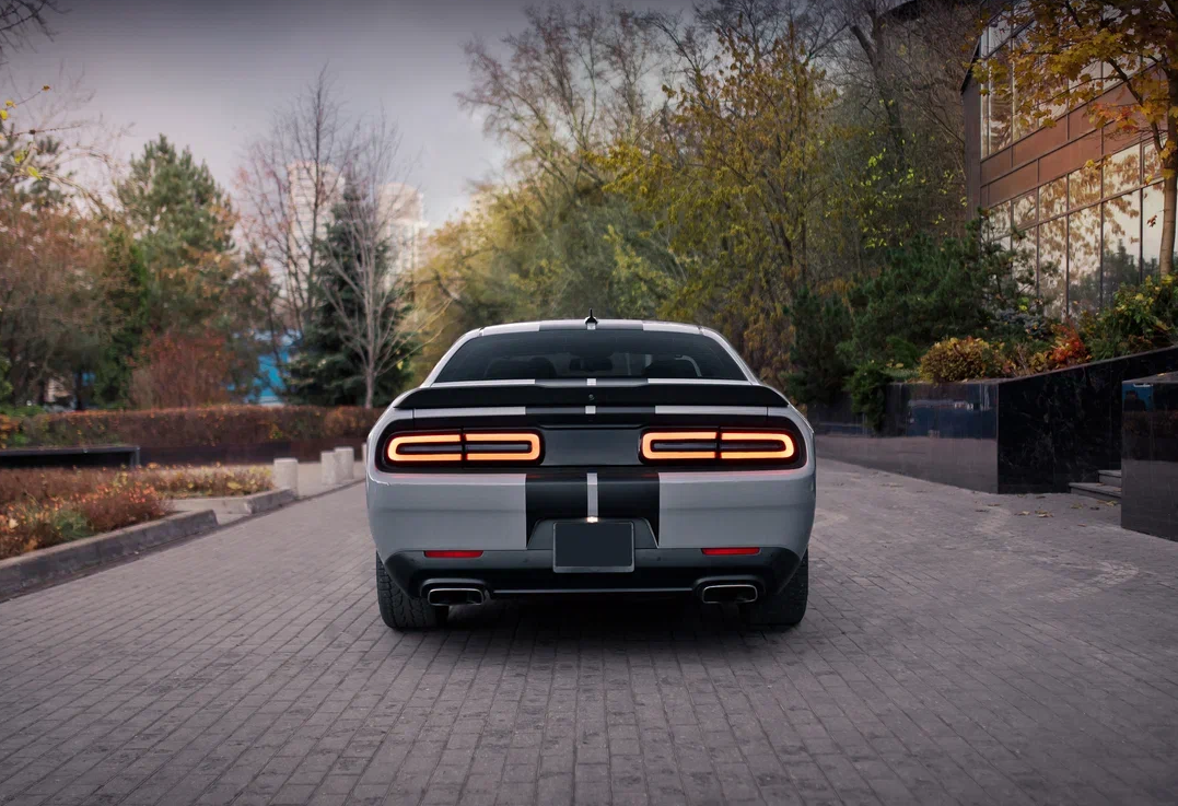 Аренда dodge challenger премиум класса 2019 года в городе Москва Автозаводская от 17600 руб./сутки, задний привод, двигатель: бензин, объем 6.4 литра, каско (Мультидрайв), ОСАГО (Мультидрайв), без водителя, недорого, вид 8 - RentRide