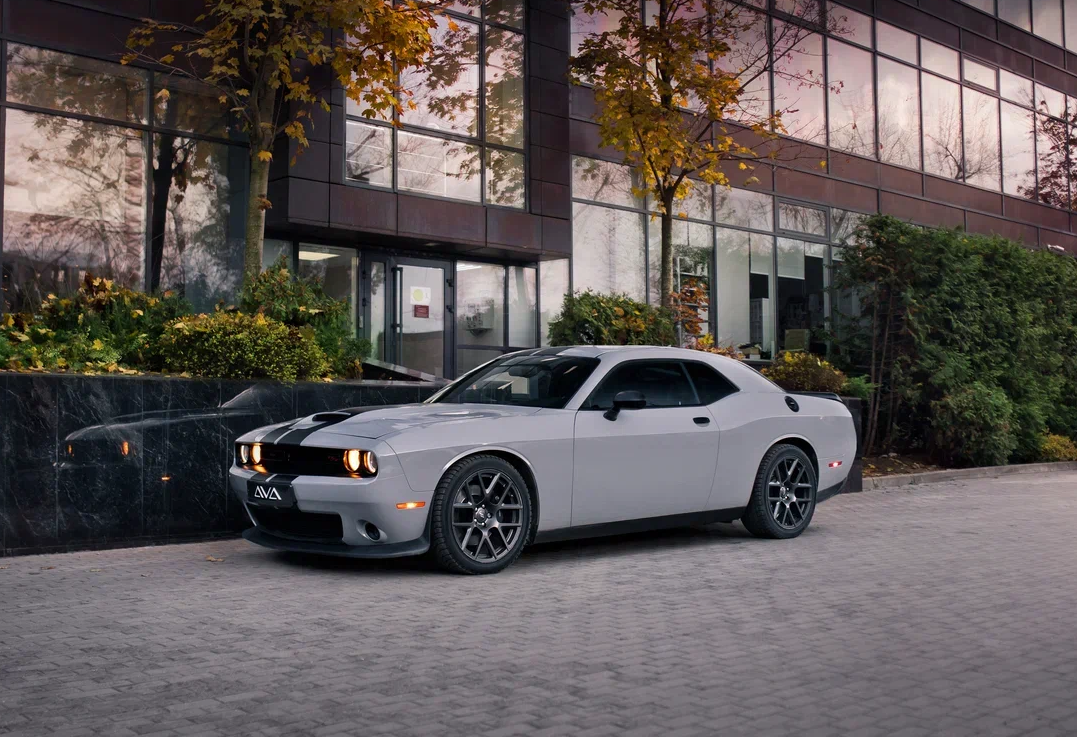 Аренда dodge challenger премиум класса 2019 года в городе Москва Автозаводская от 17600 руб./сутки, задний привод, двигатель: бензин, объем 6.4 литра, каско (Мультидрайв), ОСАГО (Мультидрайв), без водителя, недорого, вид 4 - RentRide
