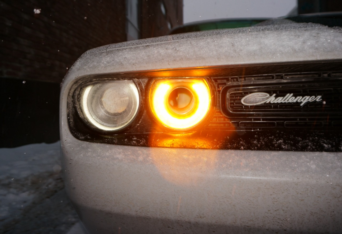 Аренда dodge challenger премиум класса 2019 года в городе Москва Автозаводская от 17600 руб./сутки, задний привод, двигатель: бензин, объем 6.4 литра, каско (Мультидрайв), ОСАГО (Мультидрайв), без водителя, недорого, вид 3 - RentRide