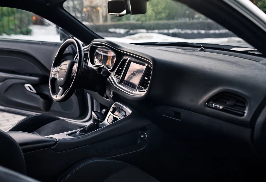 Аренда dodge challenger премиум класса 2019 года в городе Москва Автозаводская от 17600 руб./сутки, задний привод, двигатель: бензин, объем 6.4 литра, каско (Мультидрайв), ОСАГО (Мультидрайв), без водителя, недорого, вид 11 - RentRide