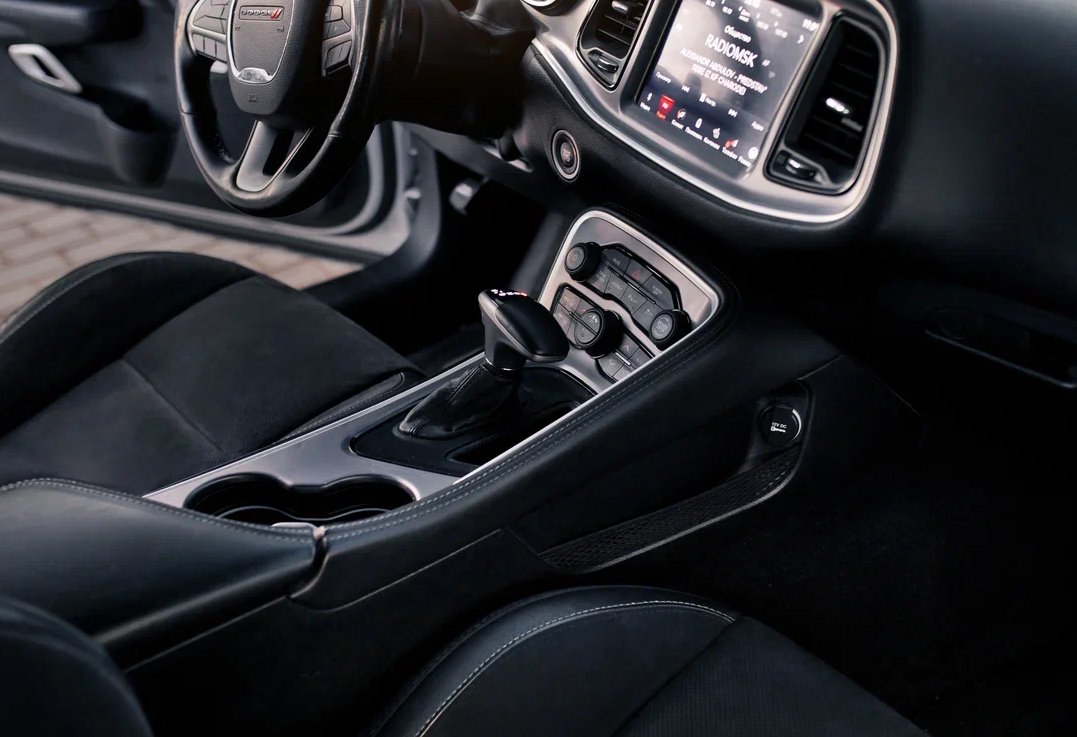 Аренда dodge challenger премиум класса 2019 года в городе Москва Автозаводская от 17600 руб./сутки, задний привод, двигатель: бензин, объем 6.4 литра, каско (Мультидрайв), ОСАГО (Мультидрайв), без водителя, недорого, вид 12 - RentRide