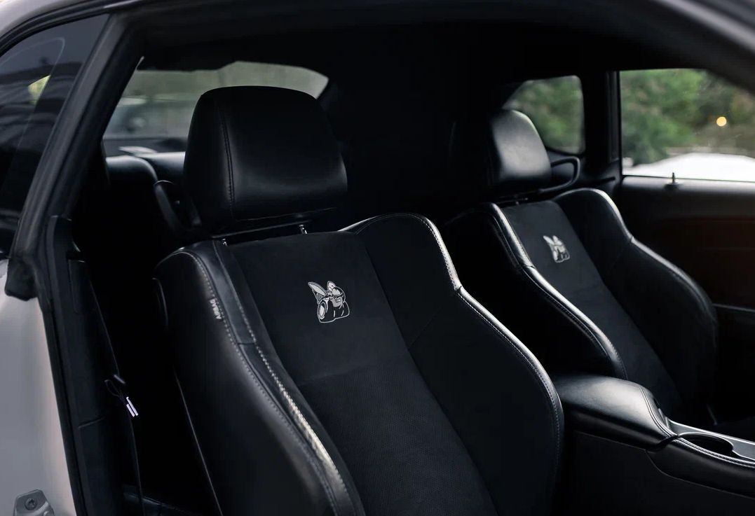 Аренда dodge challenger премиум класса 2019 года в городе Москва Автозаводская от 17600 руб./сутки, задний привод, двигатель: бензин, объем 6.4 литра, каско (Мультидрайв), ОСАГО (Мультидрайв), без водителя, недорого, вид 13 - RentRide