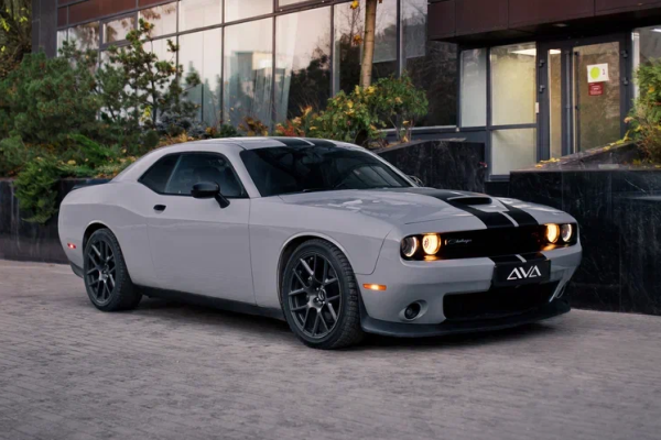 Прокат авто dodge challenger премиум класса 2019 года в городе Москва Автозаводская от 17600 руб./сутки, задний привод, двигатель: бензин, объем 6.4 литра, каско (Мультидрайв), ОСАГО (Мультидрайв), без водителя, недорого - RentRide