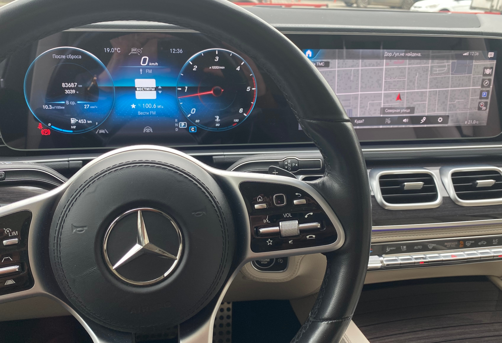 Аренда mercedes-benz gls премиум класса 2021 года в городе Москва от 28000 руб./сутки, полный привод, двигатель: дизель, объем 2.9 литров, ОСАГО (Впишу в полис), без водителя, недорого, вид 6 - RentRide