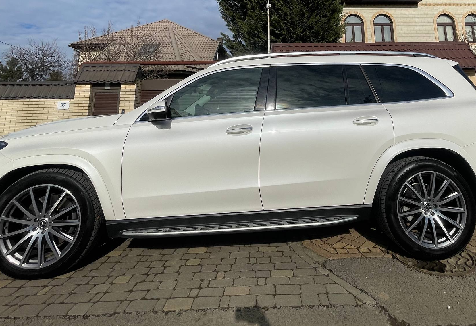 Аренда mercedes-benz gls премиум класса 2021 года в городе Москва от 28000 руб./сутки, полный привод, двигатель: дизель, объем 2.9 литров, ОСАГО (Впишу в полис), без водителя, недорого, вид 3 - RentRide