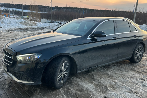 Прокат авто mercedes-benz e-klass бизнес класса 2021 года в городе Москва от 7200 руб./сутки, задний привод, двигатель: дизель, объем 2 литра, ОСАГО (Впишу в полис), без водителя, недорого - RentRide