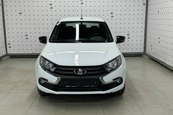 Прокат авто lada granta эконом класса 2025 года в городе Санкт-Петербург Площадь Ленина от 2500 руб./сутки, передний привод, двигатель: бензин, объем 1.6 литров, каско (Мультидрайв), ОСАГО (Мультидрайв), без водителя, недорого - RentRide