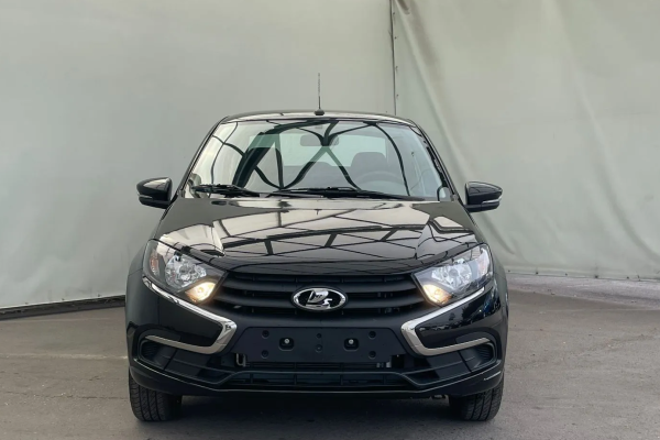 Прокат авто lada granta эконом класса 2025 года в городе Санкт-Петербург Площадь Ленина от 2500 руб./сутки, передний привод, двигатель: бензин, объем 1.6 литров, каско (Мультидрайв), ОСАГО (Мультидрайв), без водителя, недорого - RentRide