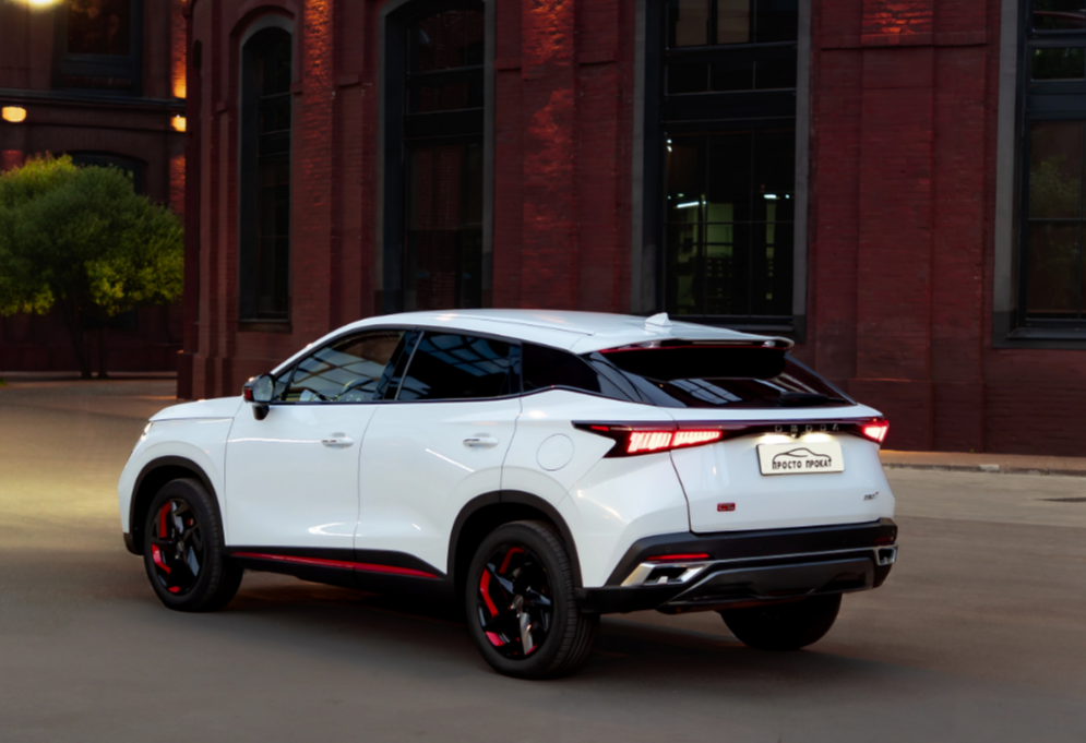 Аренда omoda c5 стандарт класса 2023 года в городе Москва Нахимовский проспект от 3300 руб./сутки, передний привод, двигатель: бензин, объем 1.5 литров, ОСАГО (Мультидрайв), без водителя, недорого, вид 4 - RentRide