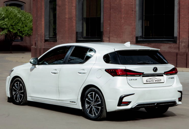 Аренда lexus ct бизнес класса 2018 года в городе Москва Нахимовский проспект от 5400 руб./сутки, передний привод, двигатель: гибрид, объем 1.8 литров, без водителя, недорого, вид 2 - RentRide