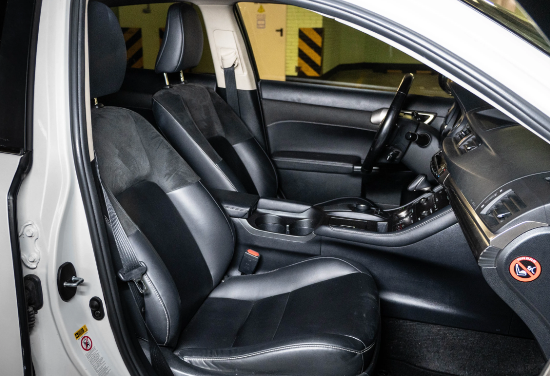 Аренда lexus ct бизнес класса 2018 года в городе Москва Нахимовский проспект от 5400 руб./сутки, передний привод, двигатель: гибрид, объем 1.8 литров, без водителя, недорого, вид 6 - RentRide