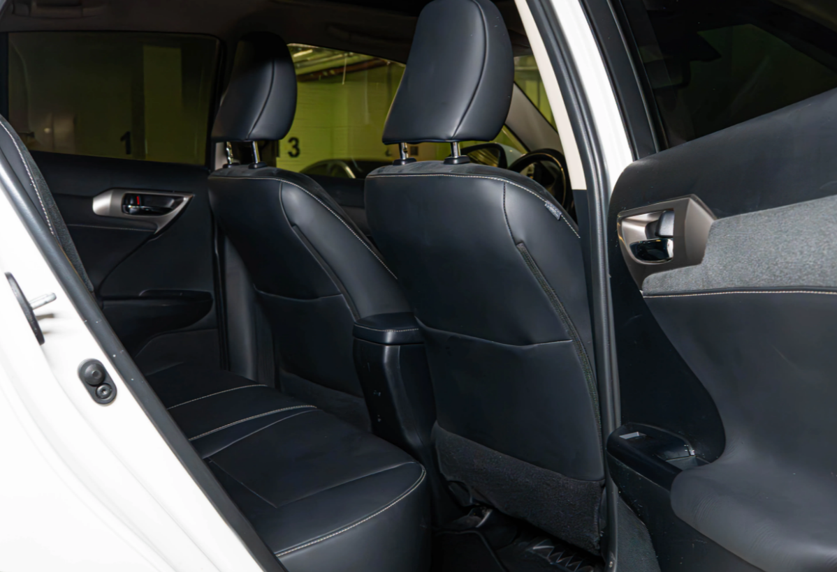 Аренда lexus ct бизнес класса 2018 года в городе Москва Нахимовский проспект от 5400 руб./сутки, передний привод, двигатель: гибрид, объем 1.8 литров, без водителя, недорого, вид 7 - RentRide