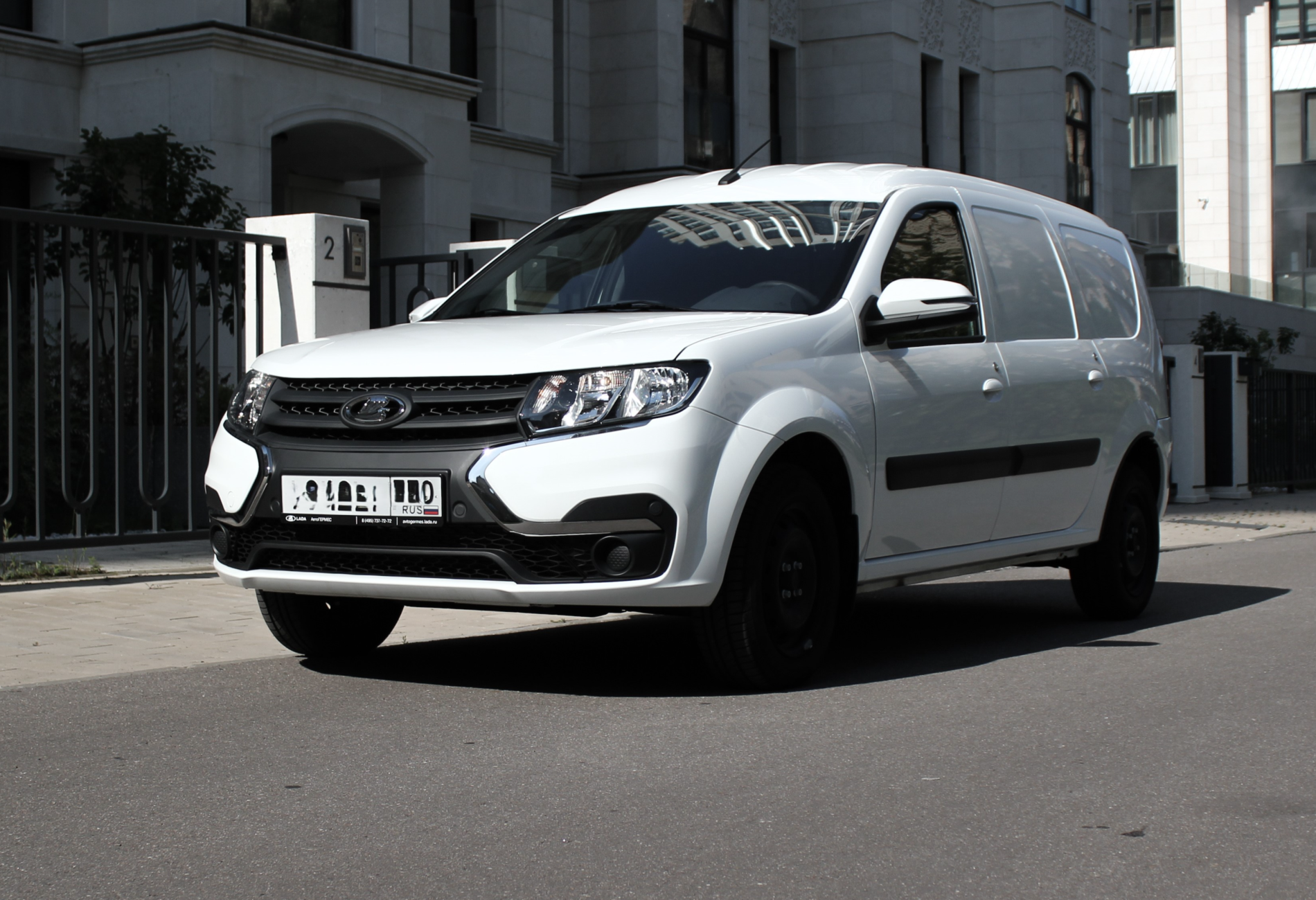 Аренда lada largus-furgon эконом класса 2025 года в городе Москва Славянский бульвар от 2500 руб./сутки, передний привод, двигатель: бензин, объем 1.6 литров, каско (Мультидрайв), ОСАГО (Мультидрайв), без водителя, недорого - RentRide