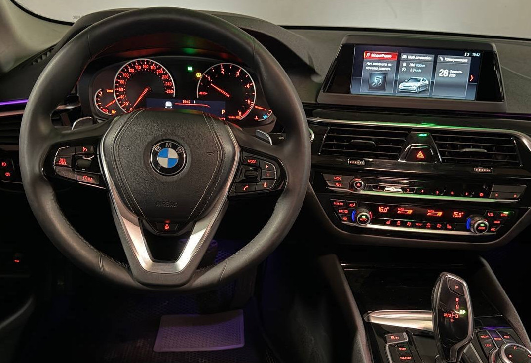 Аренда bmw 5-serii бизнес класса 2018 года в городе Москва Нагорная от 9990 руб./сутки, задний привод, двигатель: дизель, объем 2 литра, ОСАГО (Впишу в полис), без водителя, недорого, вид 8 - RentRide