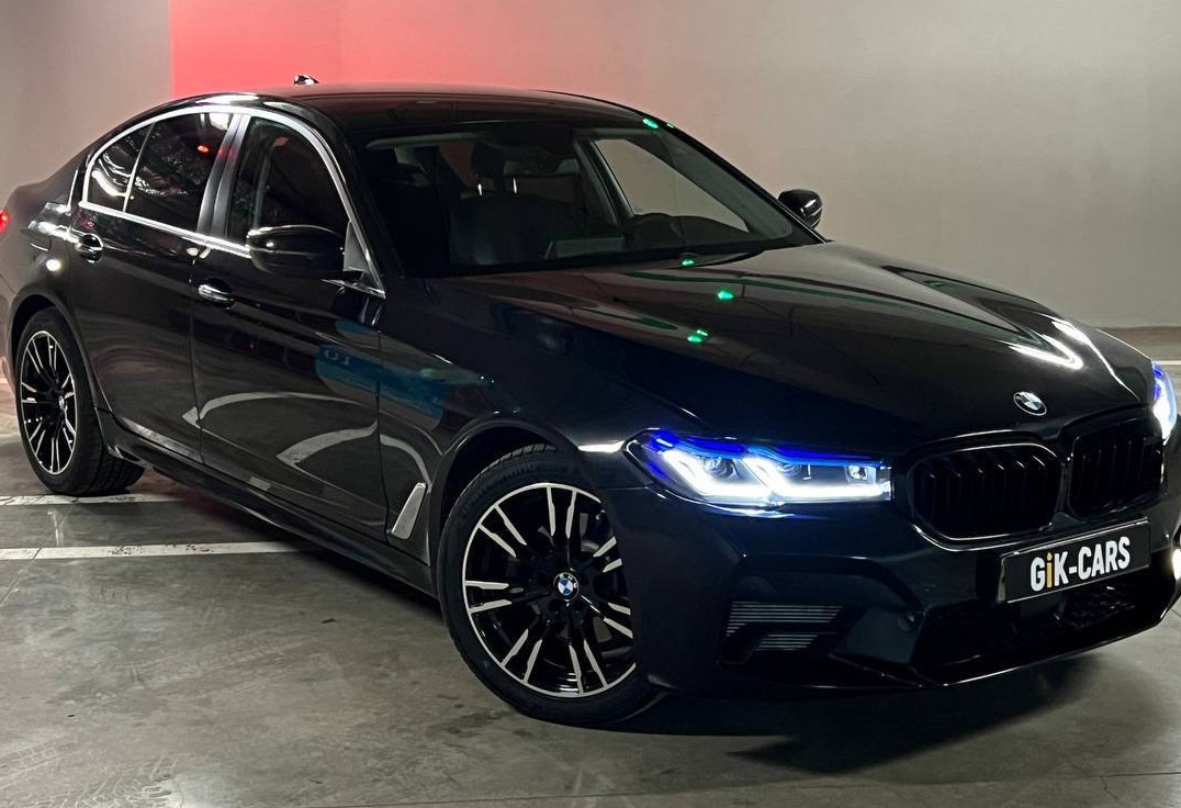 Аренда bmw 5-serii бизнес класса 2018 года в городе Москва Нагорная от 9990 руб./сутки, задний привод, двигатель: дизель, объем 2 литра, ОСАГО (Впишу в полис), без водителя, недорого - RentRide