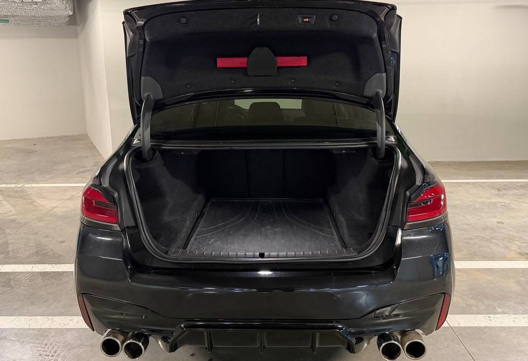 Аренда bmw 5-serii бизнес класса 2018 года в городе Москва Нагорная от 9990 руб./сутки, задний привод, двигатель: дизель, объем 2 литра, ОСАГО (Впишу в полис), без водителя, недорого, вид 7 - RentRide