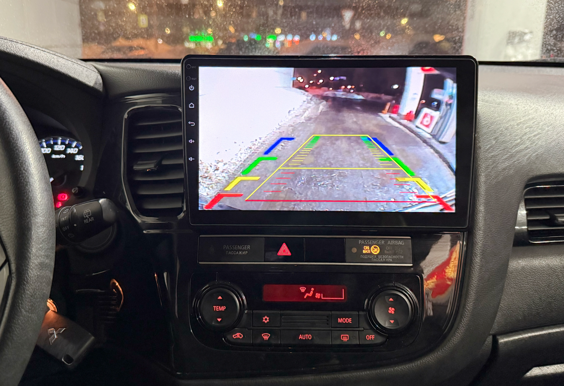 Аренда mitsubishi outlander комфорт класса 2018 года в городе Москва Войковская от 3200 руб./сутки, полный привод, двигатель: бензин, объем 2 литра, ОСАГО (Мультидрайв), без водителя, недорого, вид 9 - RentRide