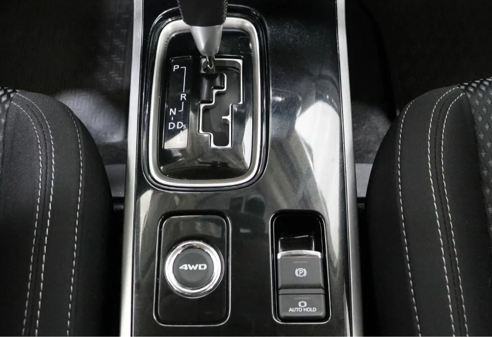 Аренда mitsubishi outlander комфорт класса 2018 года в городе Москва Войковская от 3200 руб./сутки, полный привод, двигатель: бензин, объем 2 литра, ОСАГО (Мультидрайв), без водителя, недорого, вид 7 - RentRide