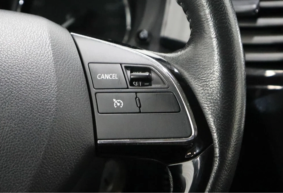 Аренда mitsubishi outlander комфорт класса 2018 года в городе Москва Войковская от 3200 руб./сутки, полный привод, двигатель: бензин, объем 2 литра, ОСАГО (Мультидрайв), без водителя, недорого, вид 6 - RentRide