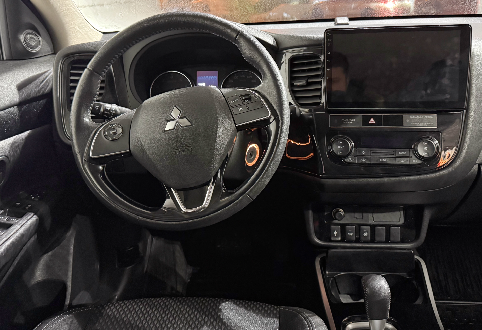 Аренда mitsubishi outlander комфорт класса 2018 года в городе Москва Войковская от 3200 руб./сутки, полный привод, двигатель: бензин, объем 2 литра, ОСАГО (Мультидрайв), без водителя, недорого, вид 5 - RentRide