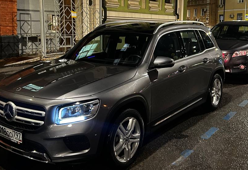 Аренда mercedes-benz glb бизнес класса 2021 года в городе Москва Проспект Мира от 6000 руб./сутки, передний привод, двигатель: бензин, объем 1.3 литра, ОСАГО (Мультидрайв), без водителя, недорого - RentRide