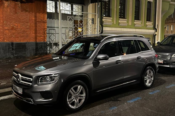 Прокат авто mercedes-benz glb бизнес класса 2021 года в городе Москва Проспект Мира от 5500 руб./сутки, передний привод, двигатель: бензин, объем 1.3 литра, ОСАГО (Мультидрайв), без водителя, недорого - RentRide