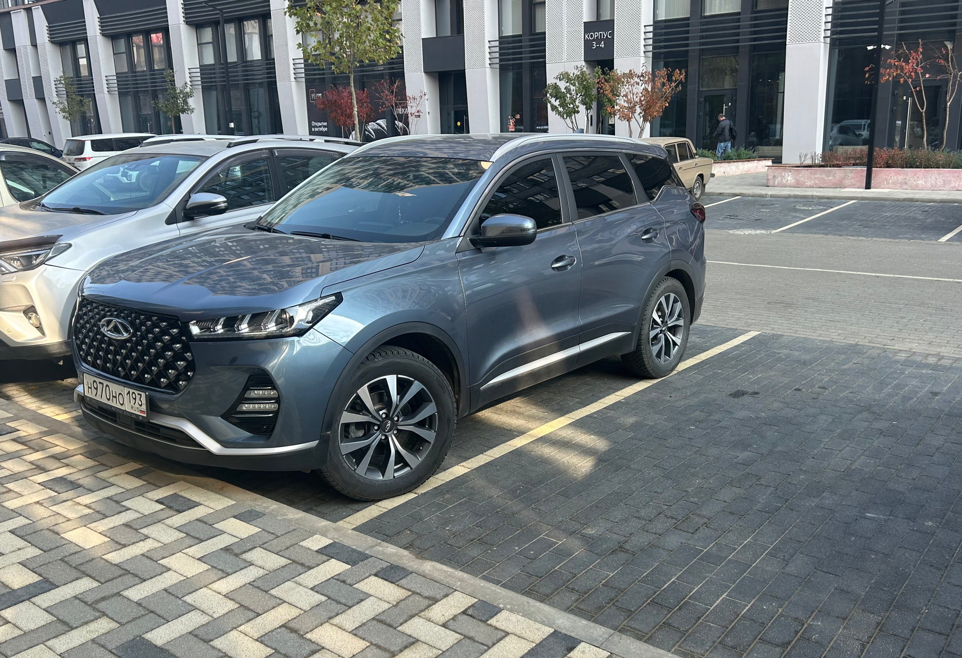 Аренда chery tiggo-7-pro комфорт класса 2021 года в городе Москва от 3200 руб./сутки, передний привод, двигатель: бензин, объем 1.5 литров, ОСАГО (Впишу в полис), без водителя, недорого - RentRide