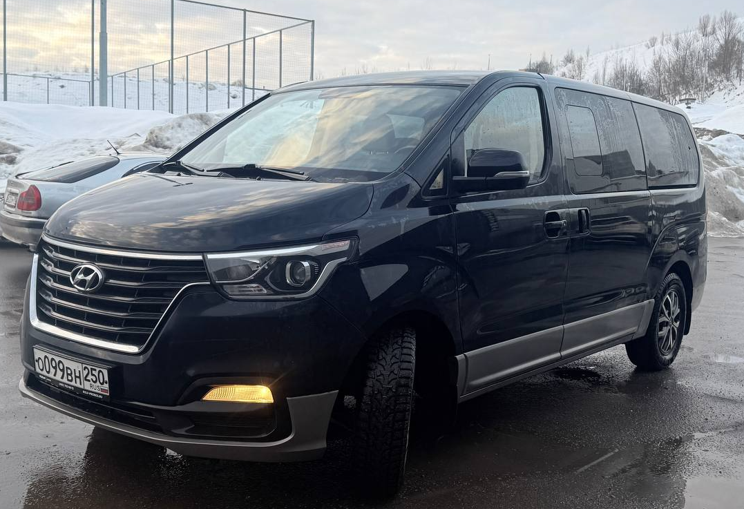 Аренда hyundai h-1 2021 года в городе Москва от 5600 руб./сутки, задний привод, двигатель: дизель, объем 2.5 литров, ОСАГО (Впишу в полис), без водителя, недорого - RentRide