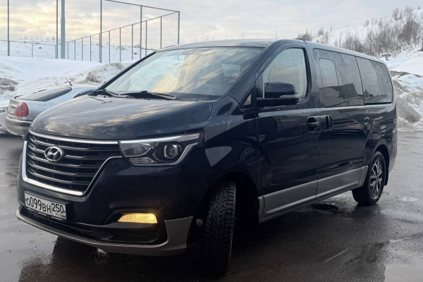 Прокат авто hyundai h-1 2021 года в городе Москва от 5600 руб./сутки, задний привод, двигатель: дизель, объем 2.5 литров, ОСАГО (Впишу в полис), без водителя, недорого - RentRide