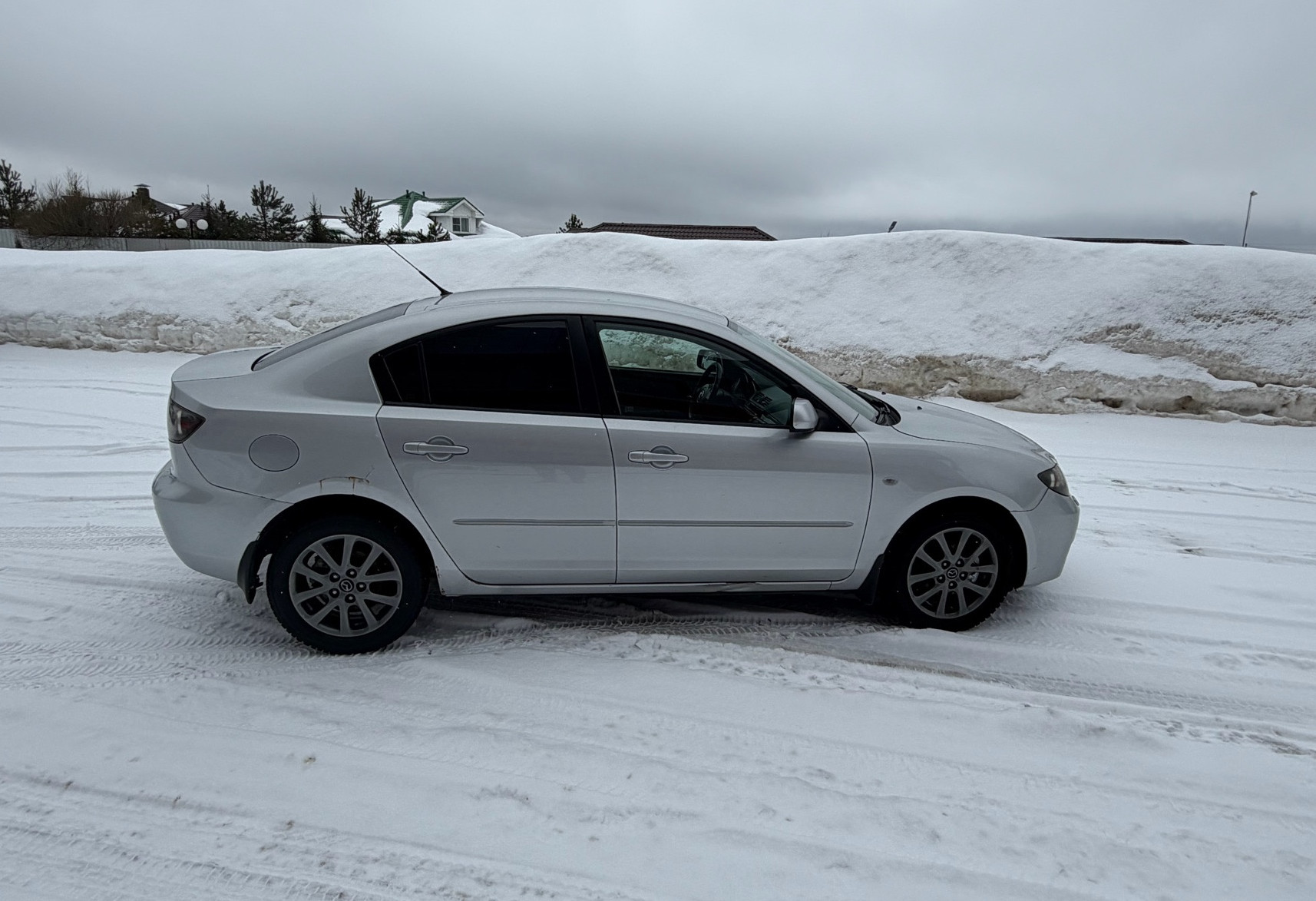 Аренда mazda 3 эконом класса 2008 года в городе Москва Алтуфьево от 2400 руб./сутки, передний привод, двигатель: бензин, объем 1.6 литров, ОСАГО (Мультидрайв), без водителя, недорого, вид 4 - RentRide