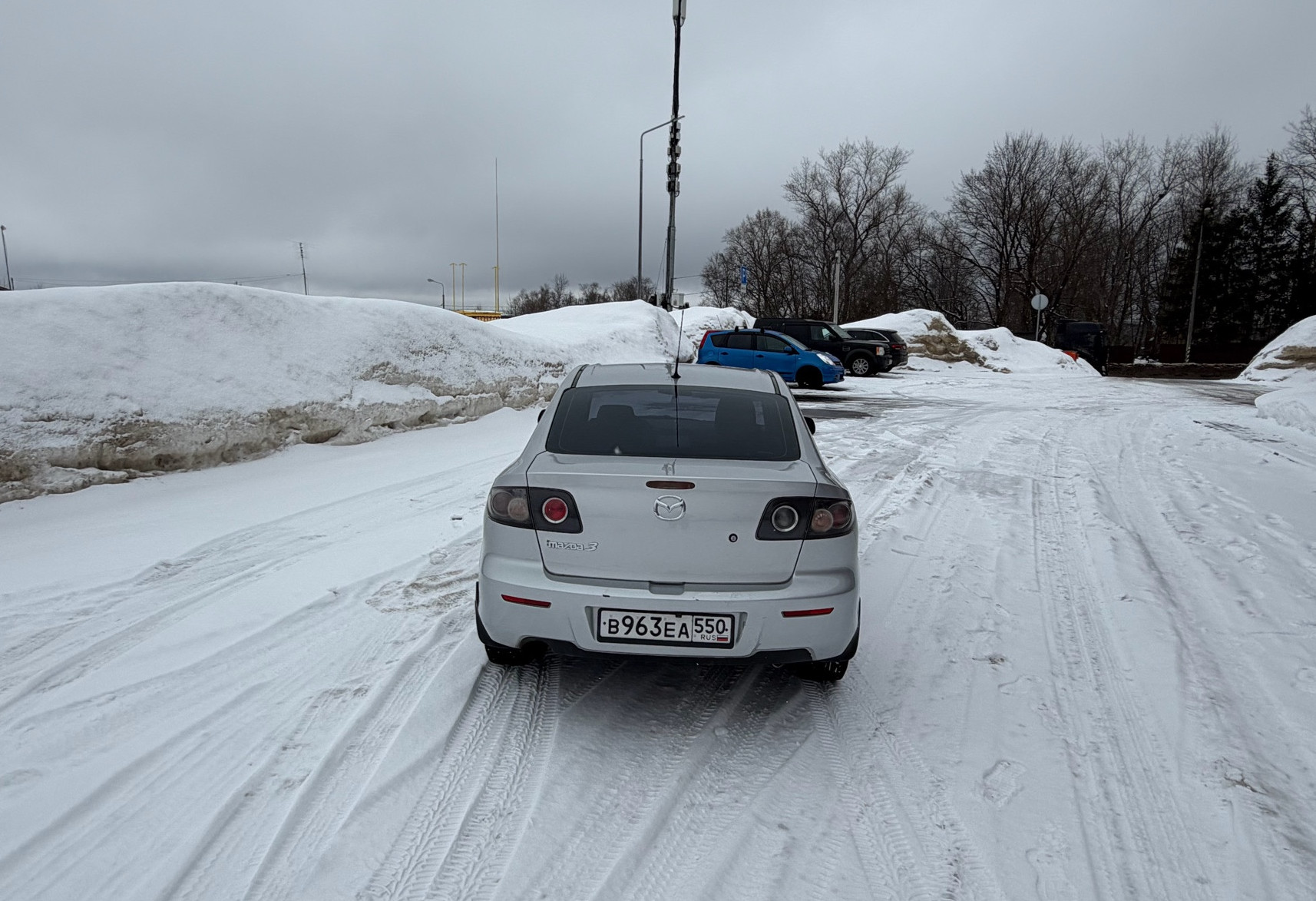 Аренда mazda 3 эконом класса 2008 года в городе Москва Алтуфьево от 2400 руб./сутки, передний привод, двигатель: бензин, объем 1.6 литров, ОСАГО (Мультидрайв), без водителя, недорого, вид 2 - RentRide