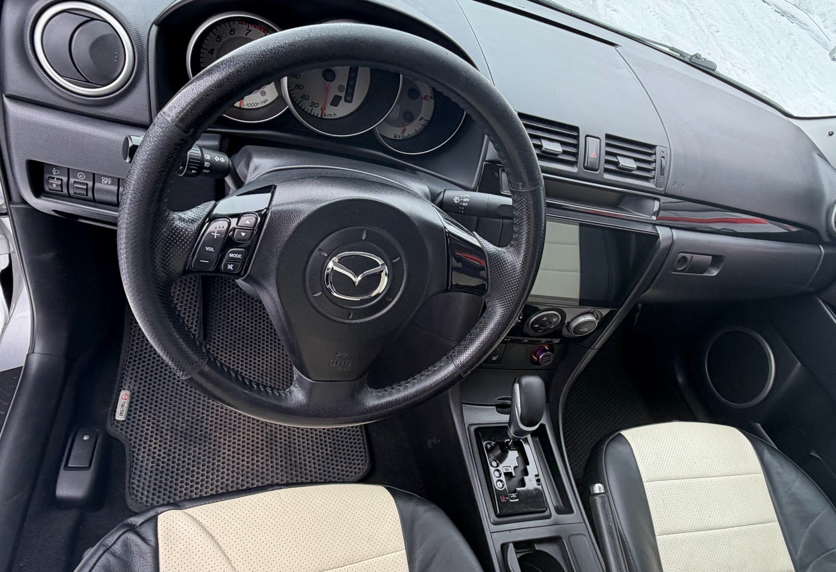 Аренда mazda 3 эконом класса 2008 года в городе Москва Алтуфьево от 2400 руб./сутки, передний привод, двигатель: бензин, объем 1.6 литров, ОСАГО (Мультидрайв), без водителя, недорого, вид 7 - RentRide