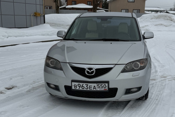 Прокат авто mazda 3 эконом класса 2008 года в городе Москва Алтуфьево от 2400 руб./сутки, передний привод, двигатель: бензин, объем 1.6 литров, ОСАГО (Мультидрайв), без водителя, недорого - RentRide