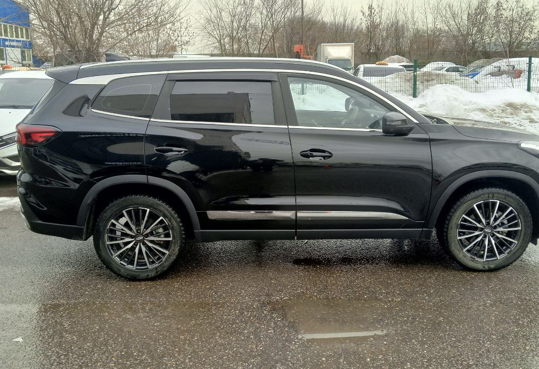 Аренда chery tiggo-8 комфорт класса 2023 года в городе Москва Новые Черемушки от 2800 руб./сутки, передний привод, двигатель: бензин, объем 1.5 литров, ОСАГО (Мультидрайв), без водителя, недорого, вид 3 - RentRide