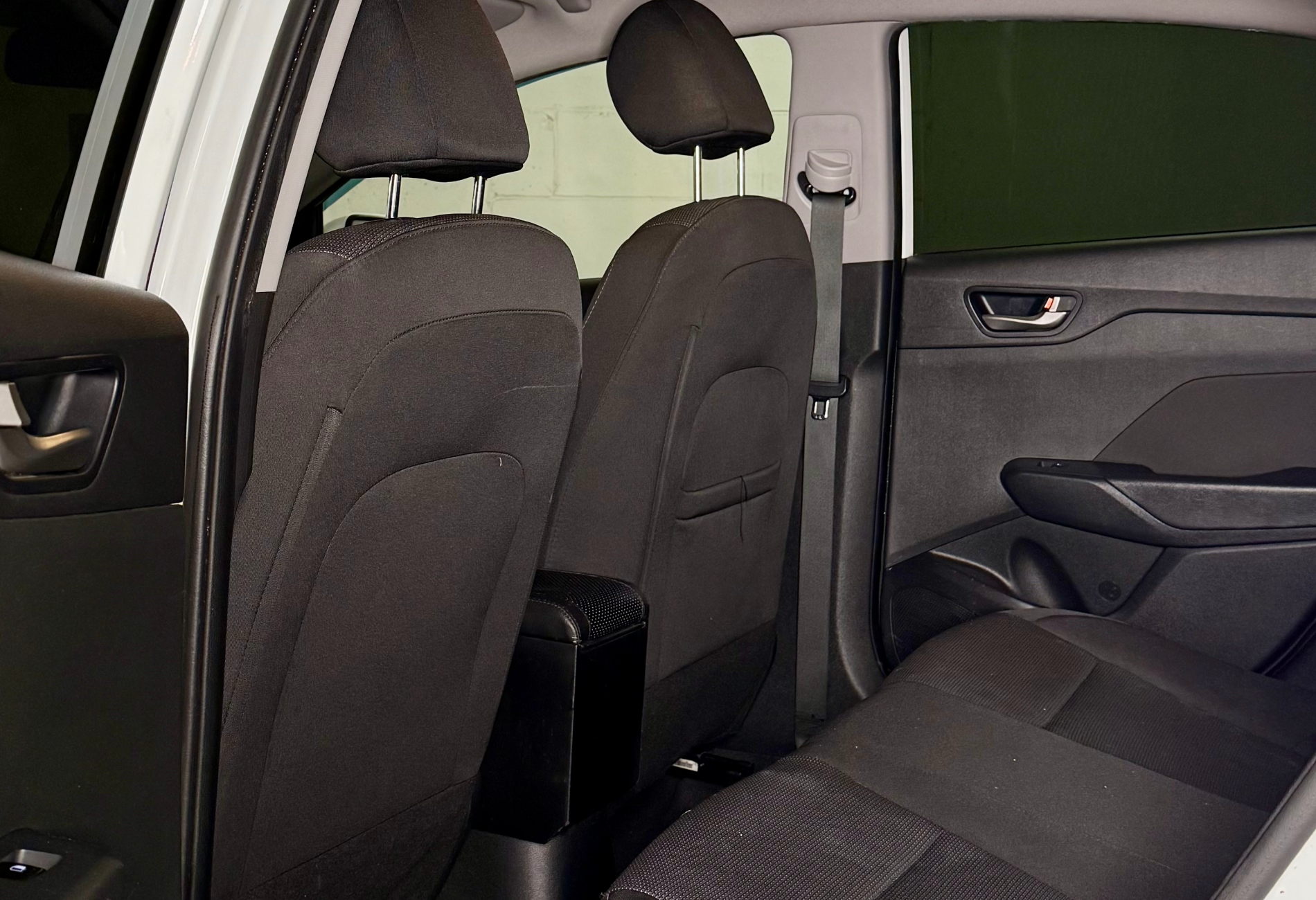 Аренда hyundai solaris эконом класса 2018 года в городе Москва Саларьево от 1900 руб./сутки, передний привод, двигатель: бензин, объем 1.6 литров, ОСАГО (Мультидрайв), без водителя, недорого, вид 5 - RentRide