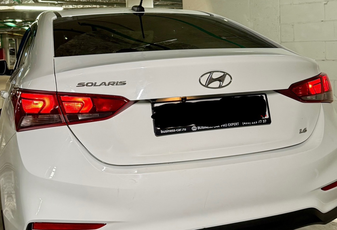 Аренда hyundai solaris эконом класса 2018 года в городе Москва Саларьево от 1900 руб./сутки, передний привод, двигатель: бензин, объем 1.6 литров, ОСАГО (Мультидрайв), без водителя, недорого, вид 2 - RentRide