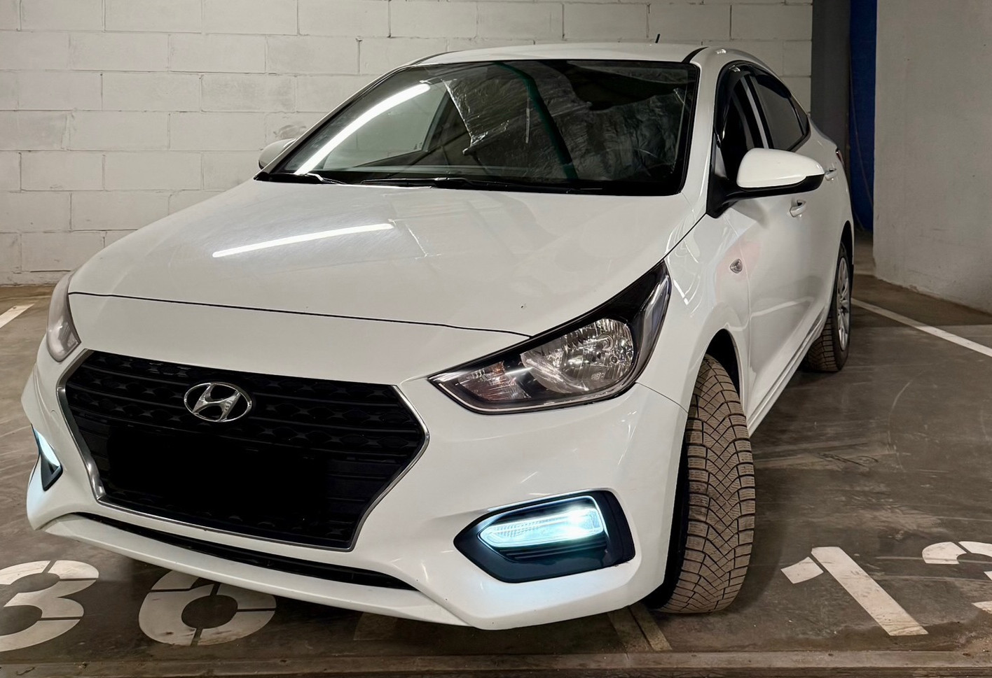 Аренда hyundai solaris эконом класса 2018 года в городе Москва Саларьево от 1900 руб./сутки, передний привод, двигатель: бензин, объем 1.6 литров, ОСАГО (Мультидрайв), без водителя, недорого - RentRide