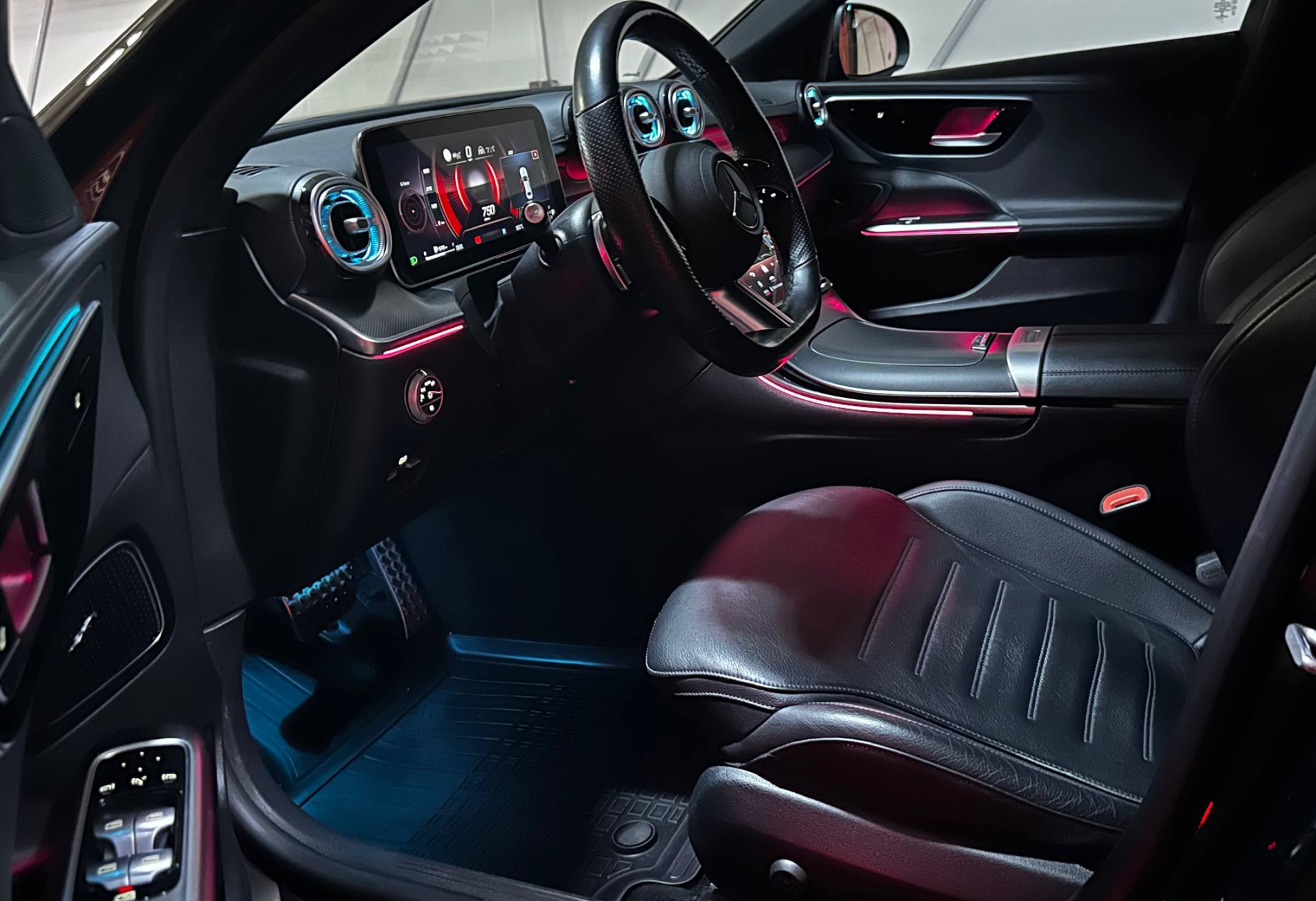 Аренда mercedes-benz c-klass бизнес класса 2022 года в городе Москва Давыдково от 10400 руб./сутки, полный привод, двигатель: дизель, объем 2 литра, каско (Мультидрайв), ОСАГО (Мультидрайв), без водителя, недорого, вид 10 - RentRide