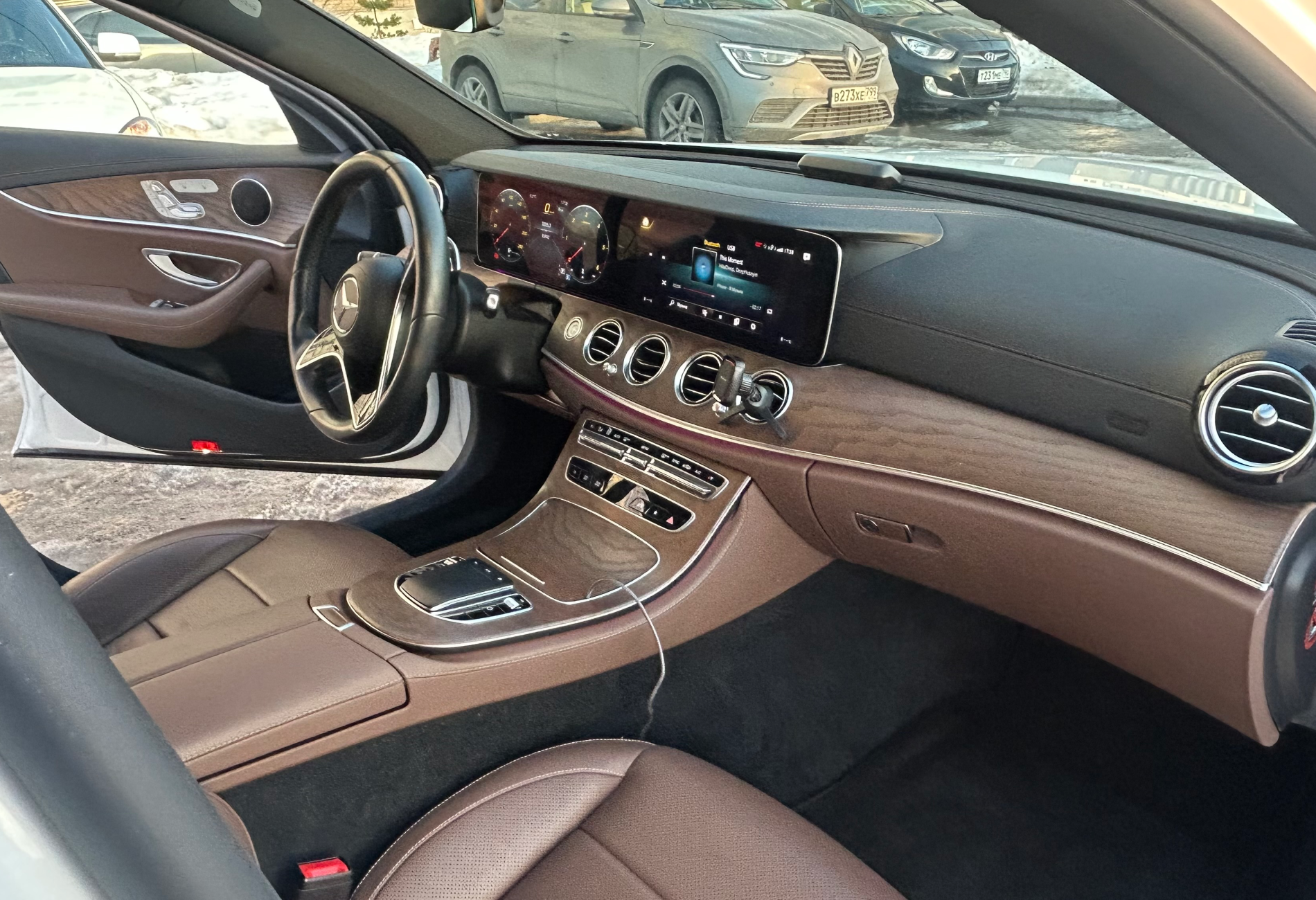 Аренда mercedes-benz e-klass бизнес класса 2021 года в городе Москва от 9600 руб./сутки, полный привод, двигатель: дизель, объем 2 литра, ОСАГО (Впишу в полис), без водителя, недорого, вид 6 - RentRide