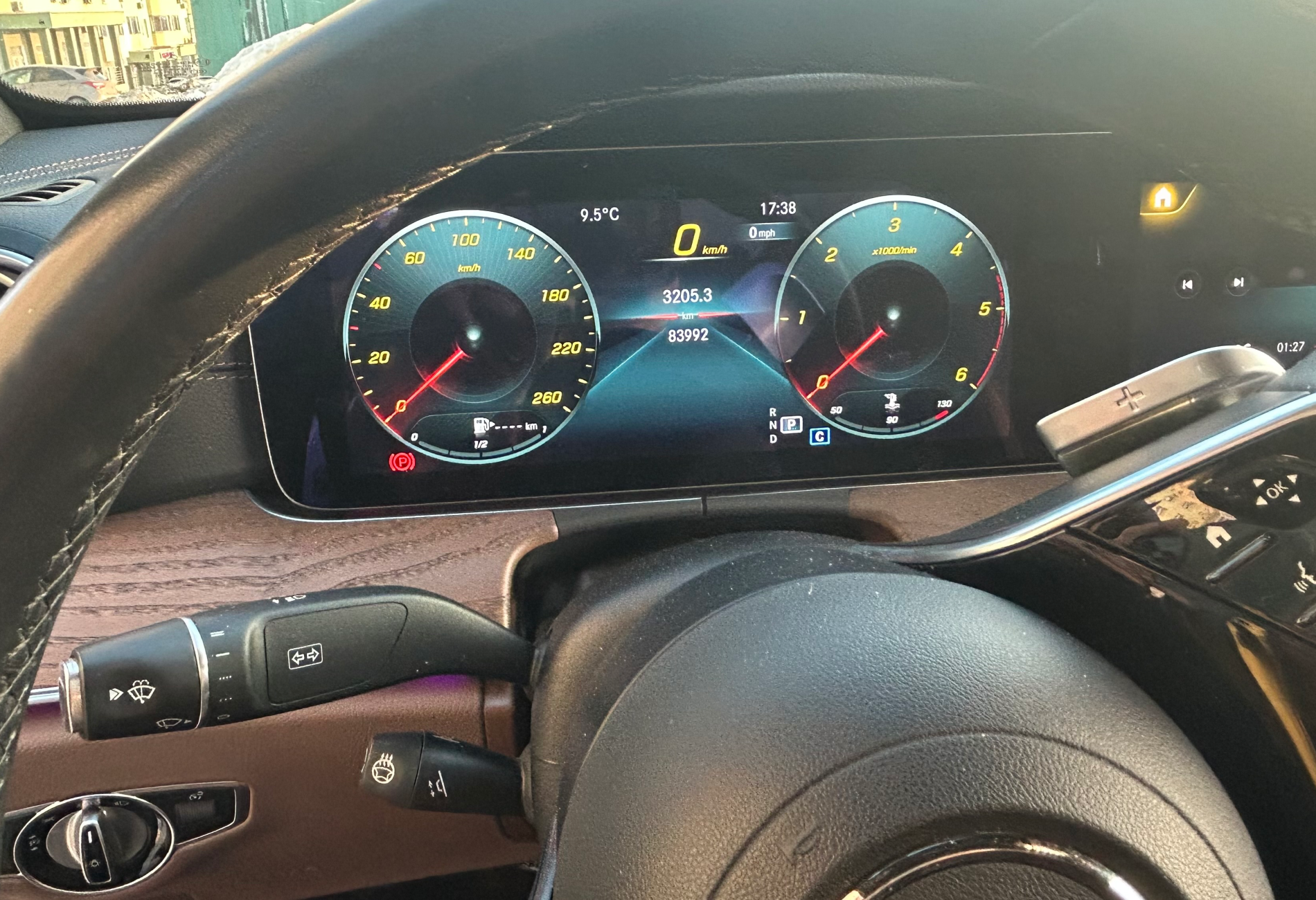 Аренда mercedes-benz e-klass бизнес класса 2021 года в городе Москва от 9600 руб./сутки, полный привод, двигатель: дизель, объем 2 литра, ОСАГО (Впишу в полис), без водителя, недорого, вид 4 - RentRide