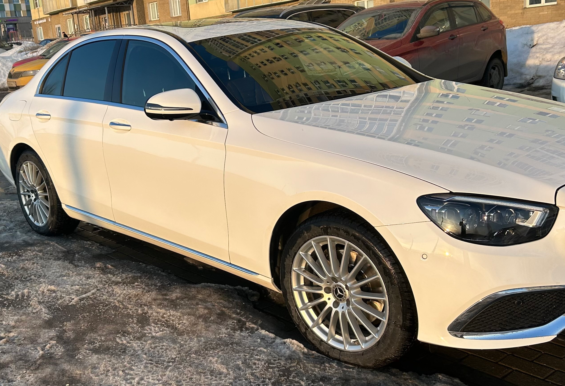 Аренда mercedes-benz e-klass бизнес класса 2021 года в городе Москва от 9600 руб./сутки, полный привод, двигатель: дизель, объем 2 литра, ОСАГО (Впишу в полис), без водителя, недорого - RentRide