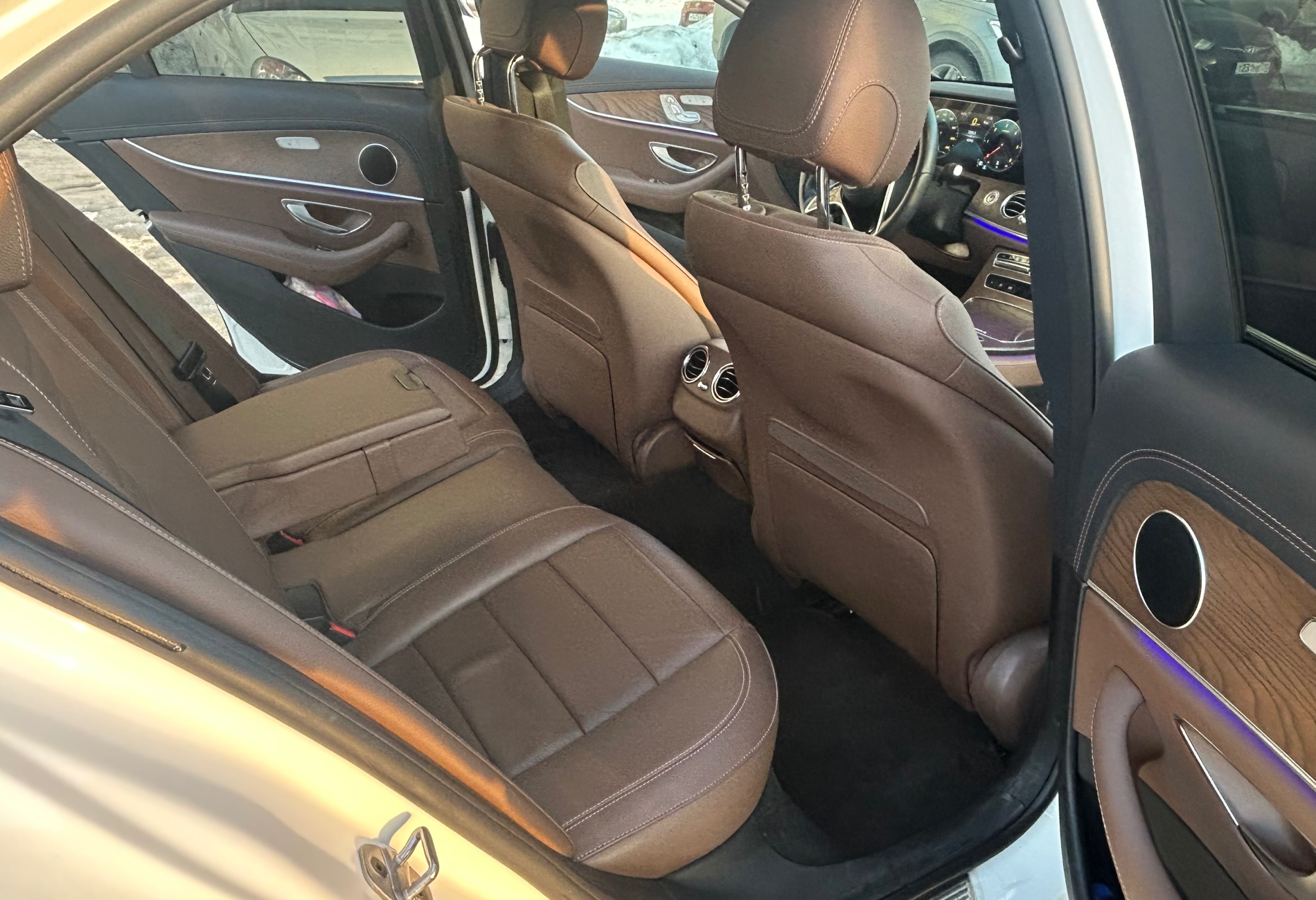 Аренда mercedes-benz e-klass бизнес класса 2021 года в городе Москва от 9600 руб./сутки, полный привод, двигатель: дизель, объем 2 литра, ОСАГО (Впишу в полис), без водителя, недорого, вид 7 - RentRide