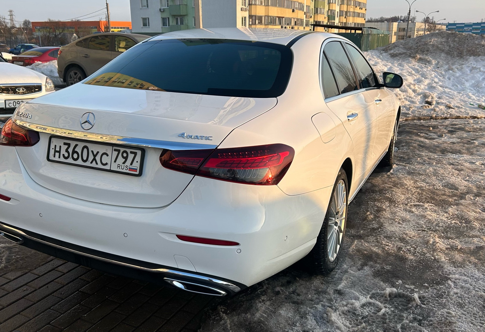 Аренда mercedes-benz e-klass 2021 года в городе Москва от 8000 руб./сутки, полный привод, двигатель: дизель, объем 2 литра, ОСАГО (Впишу в полис), без водителя, недорого, вид 6 - RentRide