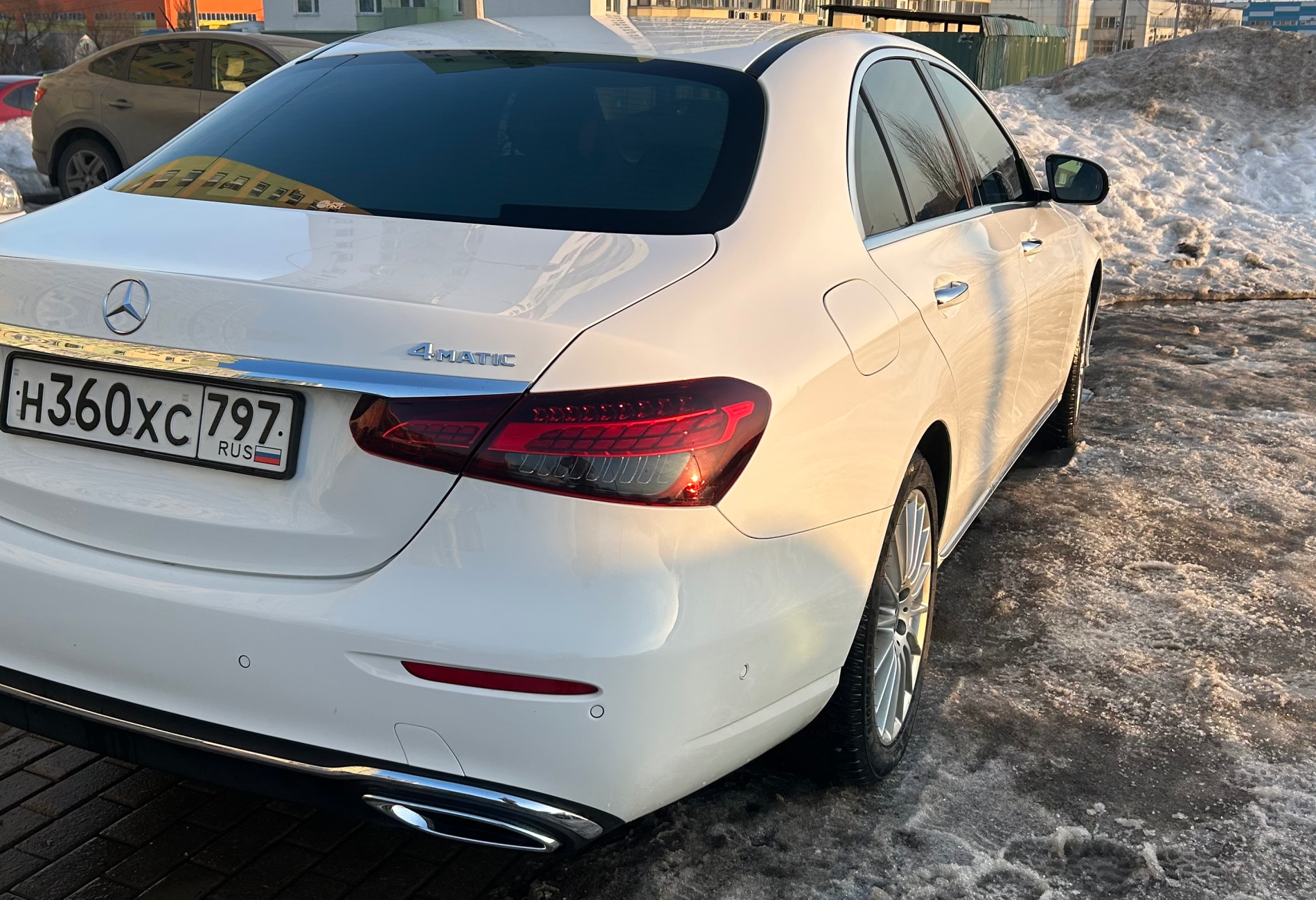 Аренда mercedes-benz e-klass бизнес класса 2021 года в городе Москва от 9600 руб./сутки, полный привод, двигатель: дизель, объем 2 литра, ОСАГО (Впишу в полис), без водителя, недорого, вид 5 - RentRide