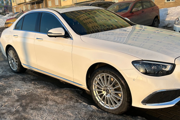 Прокат авто mercedes-benz e-klass бизнес класса 2021 года в городе Москва от 9600 руб./сутки, полный привод, двигатель: дизель, объем 2 литра, ОСАГО (Впишу в полис), без водителя, недорого - RentRide