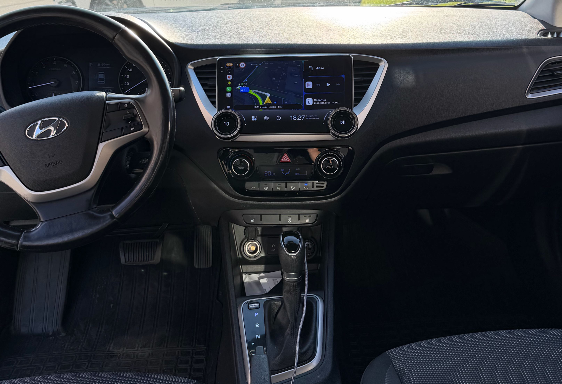 Аренда hyundai solaris эконом класса 2017 года в городе Москва Саларьево от 2050 руб./сутки, передний привод, двигатель: бензин, объем 1.6 литров, ОСАГО (Мультидрайв), без водителя, недорого, вид 3 - RentRide