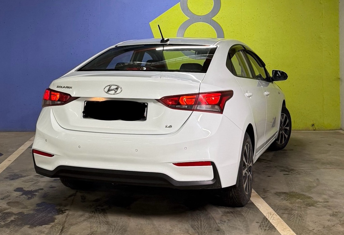 Аренда hyundai solaris эконом класса 2017 года в городе Москва Саларьево от 1900 руб./сутки, передний привод, двигатель: бензин, объем 1.6 литров, ОСАГО (Мультидрайв), без водителя, недорого, вид 2 - RentRide