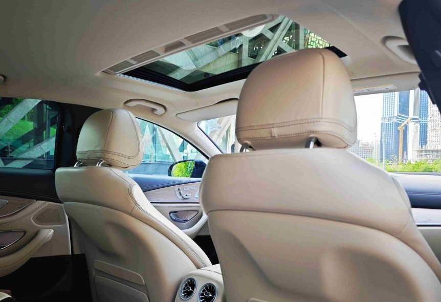 Аренда mercedes-benz cls-amg премиум класса 2019 года в городе Москва Мичуринский проспект от 20240 руб./сутки, полный привод, двигатель: бензин, объем 3 литра, каско (Мультидрайв), ОСАГО (Мультидрайв), без водителя, недорого, вид 6 - RentRide