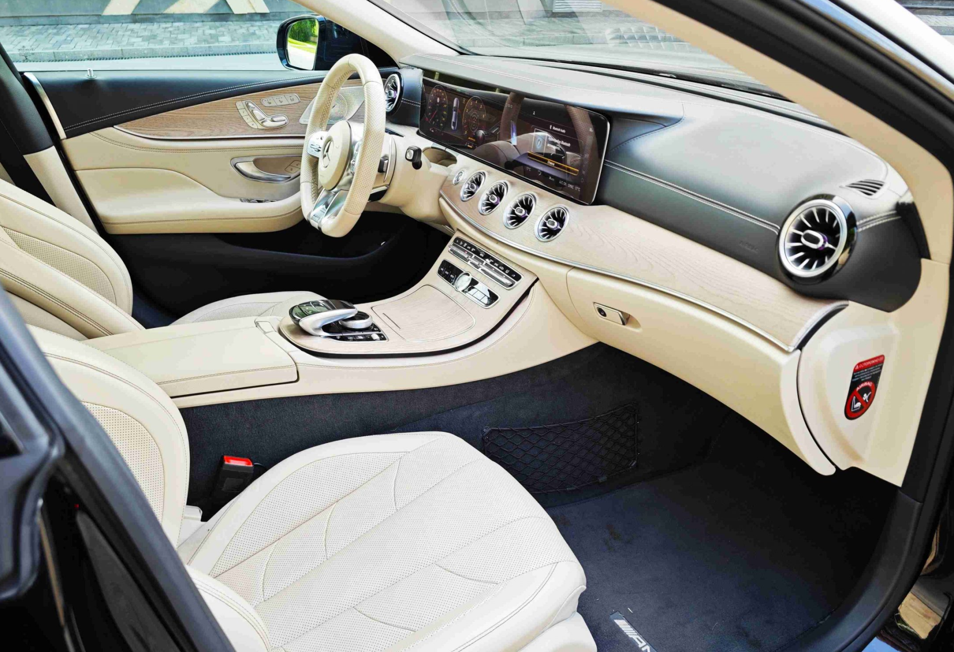 Аренда mercedes-benz cls-amg премиум класса 2019 года в городе Москва Мичуринский проспект от 20240 руб./сутки, полный привод, двигатель: бензин, объем 3 литра, каско (Мультидрайв), ОСАГО (Мультидрайв), без водителя, недорого, вид 5 - RentRide